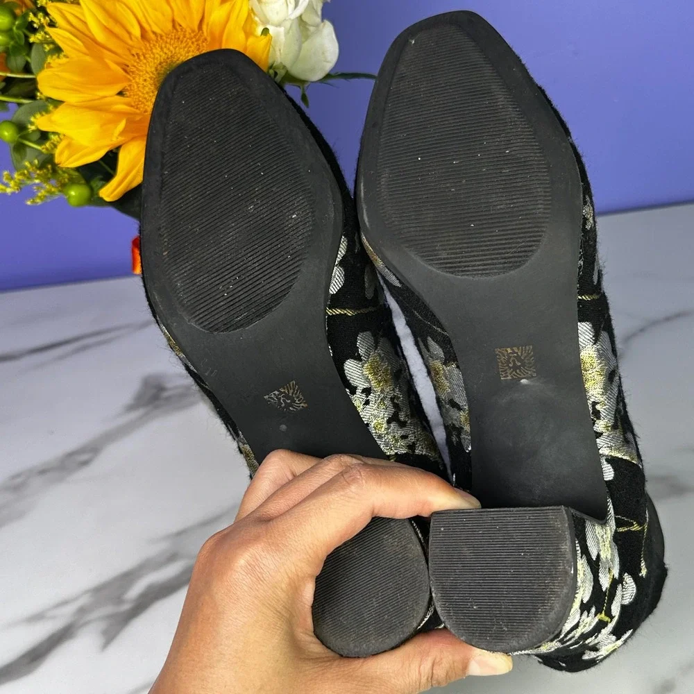 Anne Klein AK Gorgia Black Silver Floral Embroidered Velvet‎ Ankle Booties Sz 7M
